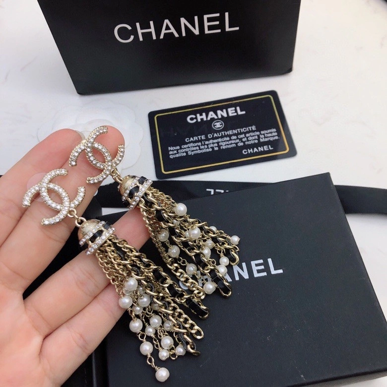 EyeCatching Chanel Earrings 230135