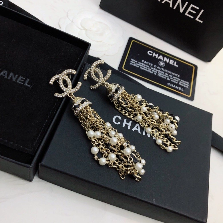 EyeCatching Chanel Earrings 230135
