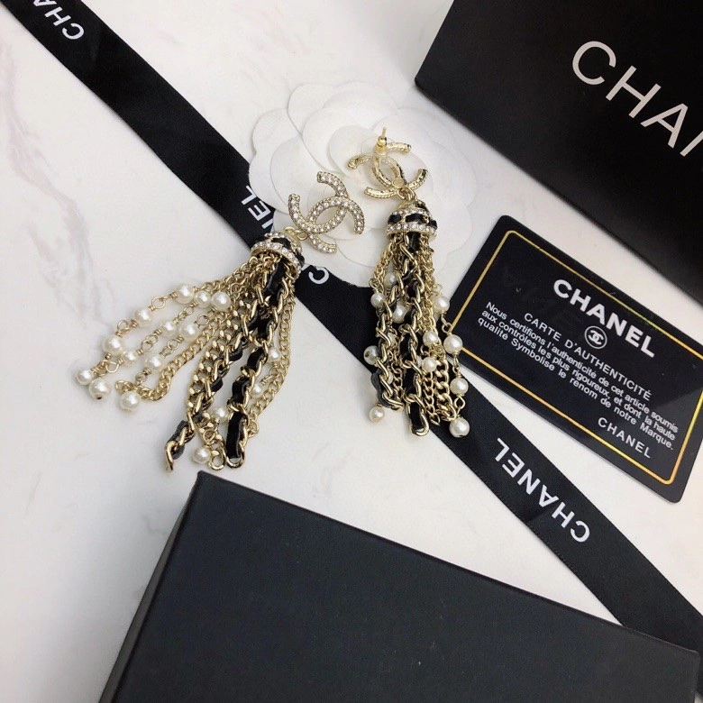 EyeCatching Chanel Earrings 230135