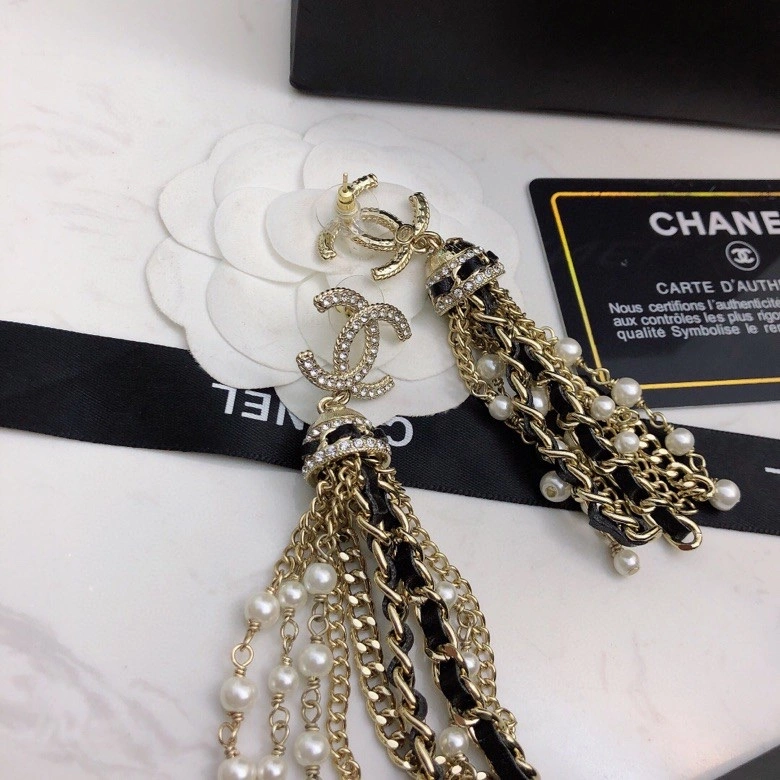 EyeCatching Chanel Earrings 230135
