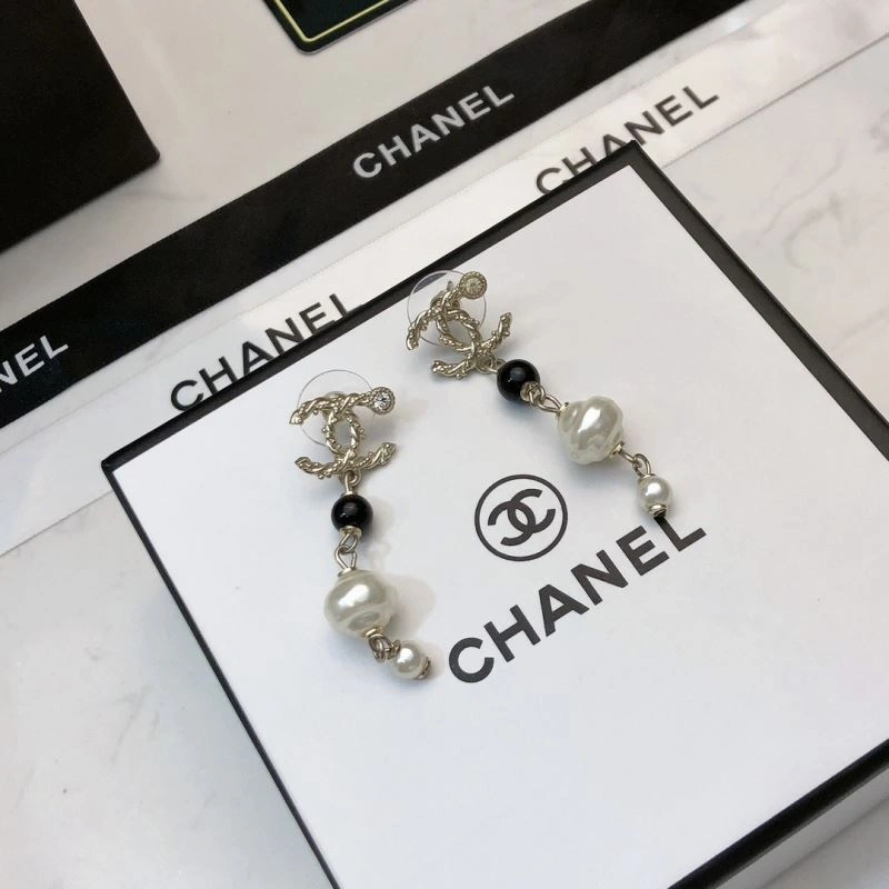 Chanel Earrings Comfortable 230191