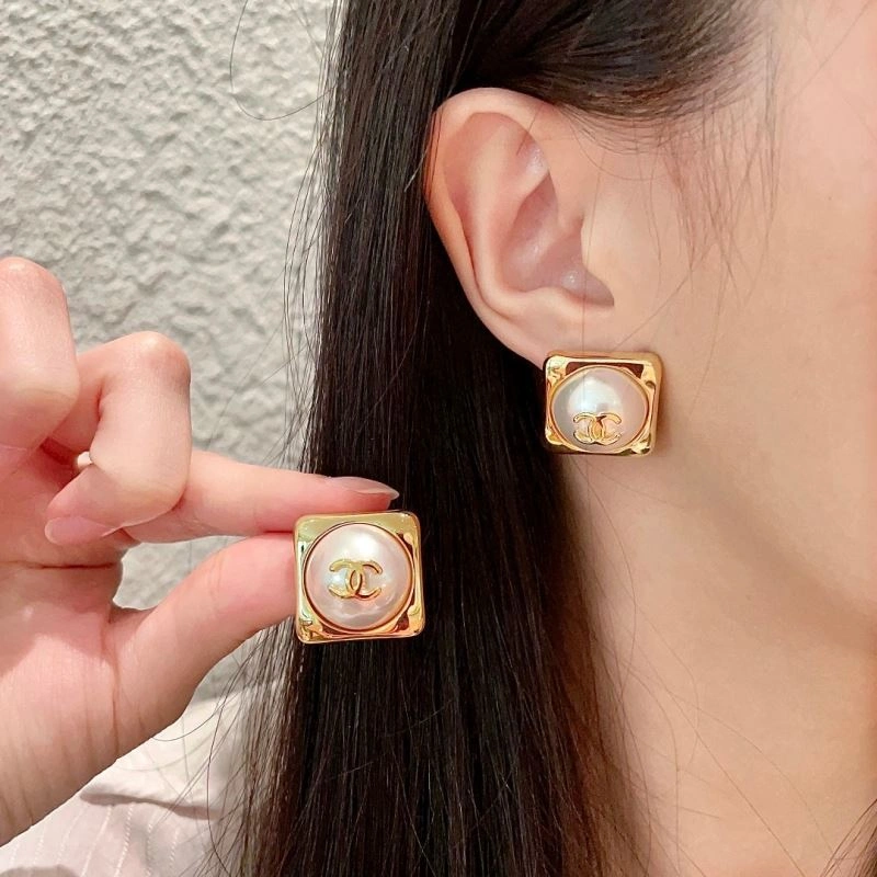 EyeCatching Chanel Earrings 230109