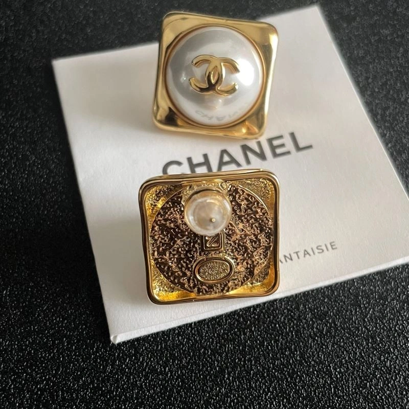 EyeCatching Chanel Earrings 230109