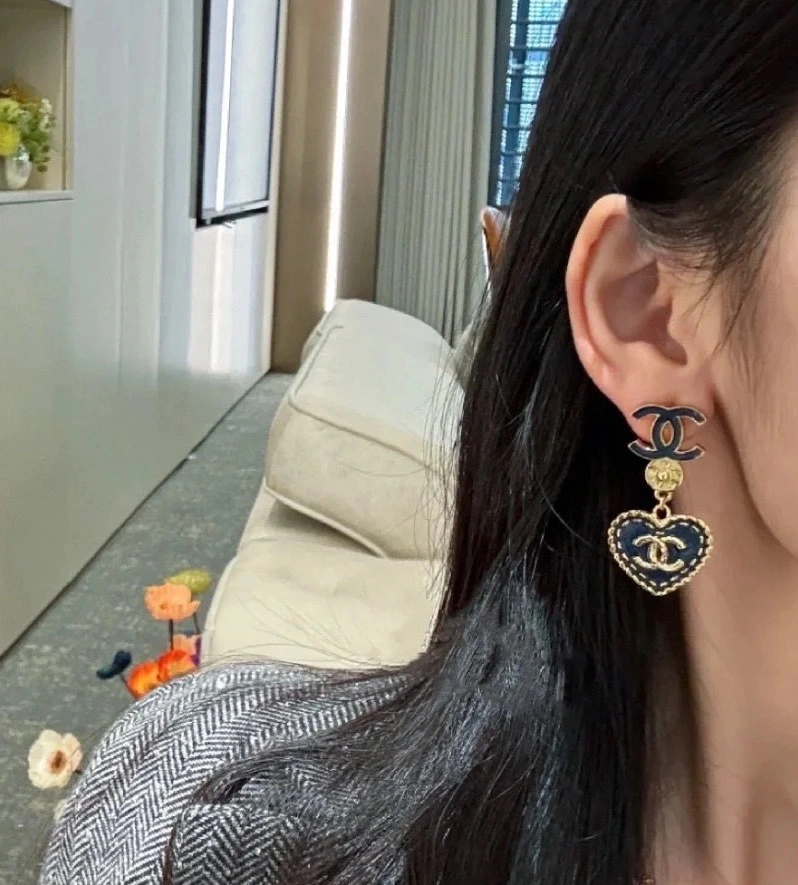 Chanel Earrings EyeCatching 230095