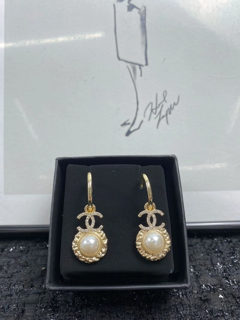 Fashionable Chanel Earrings 230098