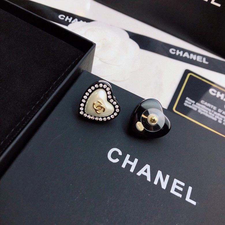 UrbanStyle Chanel Earrings 230124