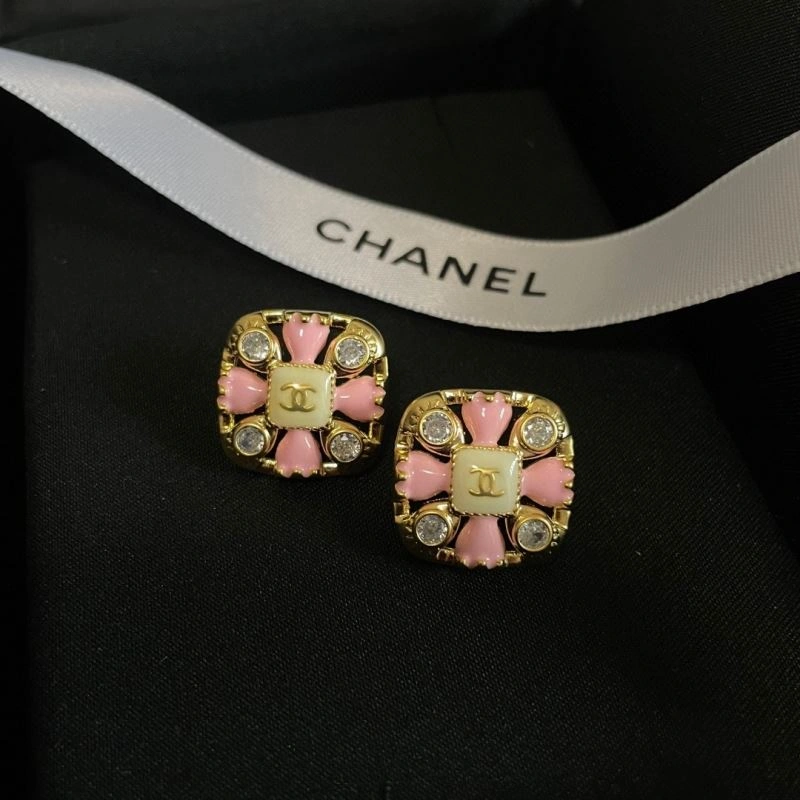 Sophisticated Chanel Earrings 230058