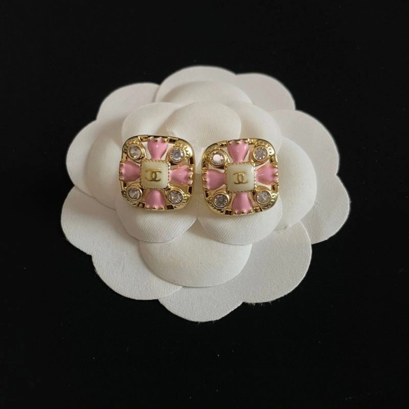 Sophisticated Chanel Earrings 230058