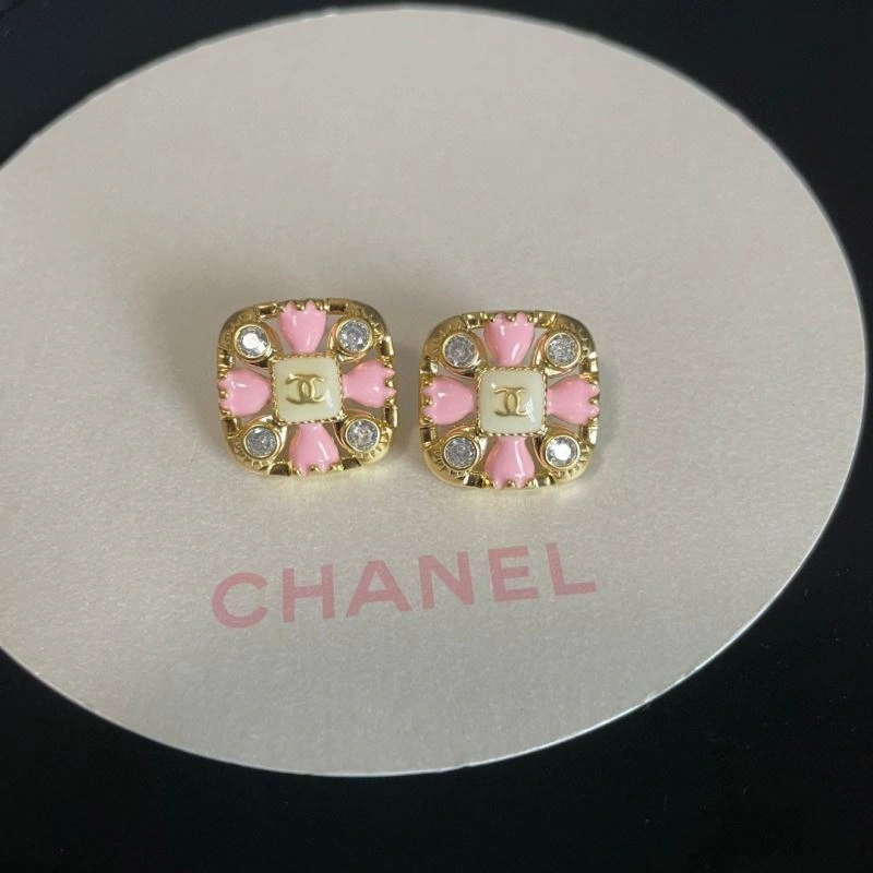 Sophisticated Chanel Earrings 230058