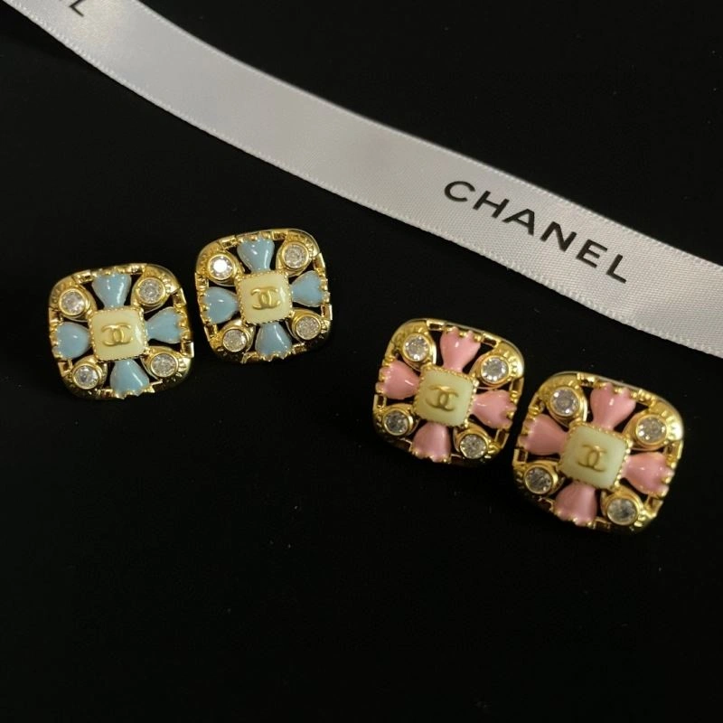 Sophisticated Chanel Earrings 230058