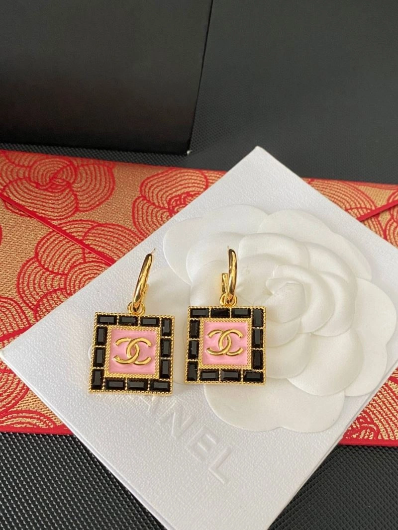 Elegant Chanel Earrings 230050