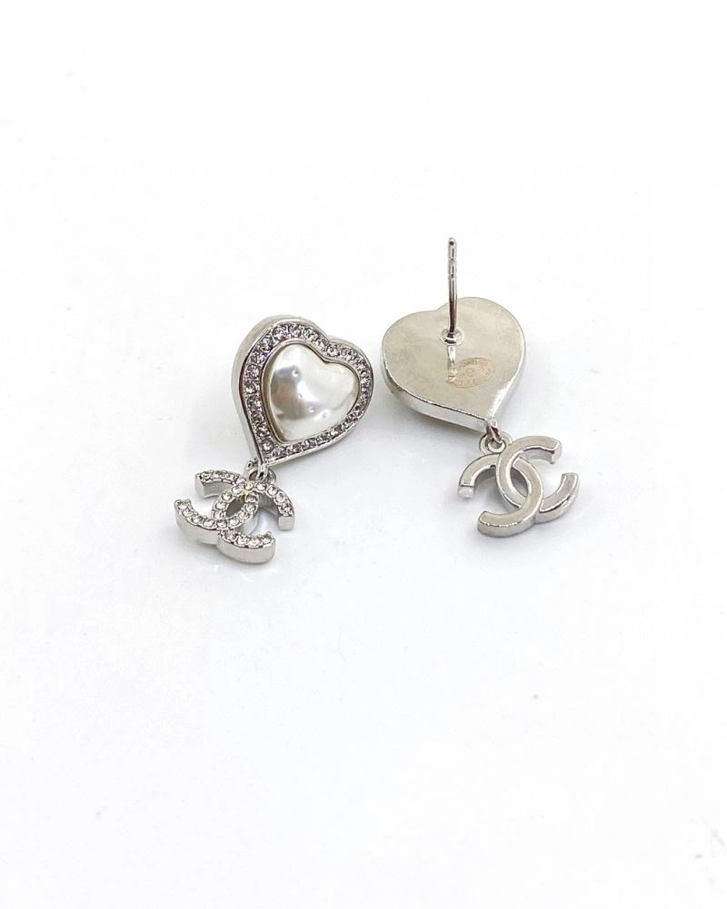 Chanel Earrings Snug 230129