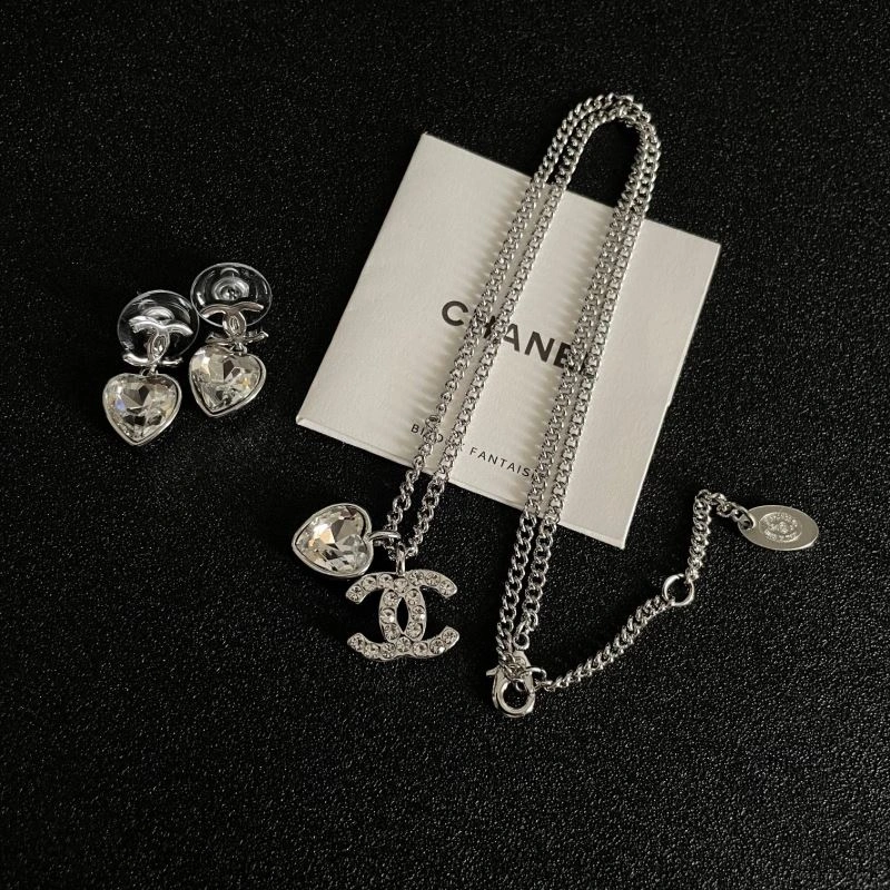 Bright Chanel Earrings 230030