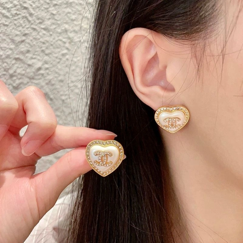 Refined Chanel Earrings 230076
