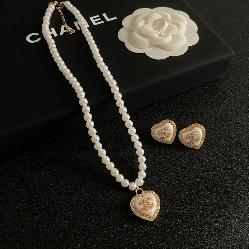 Refined Chanel Earrings 230076