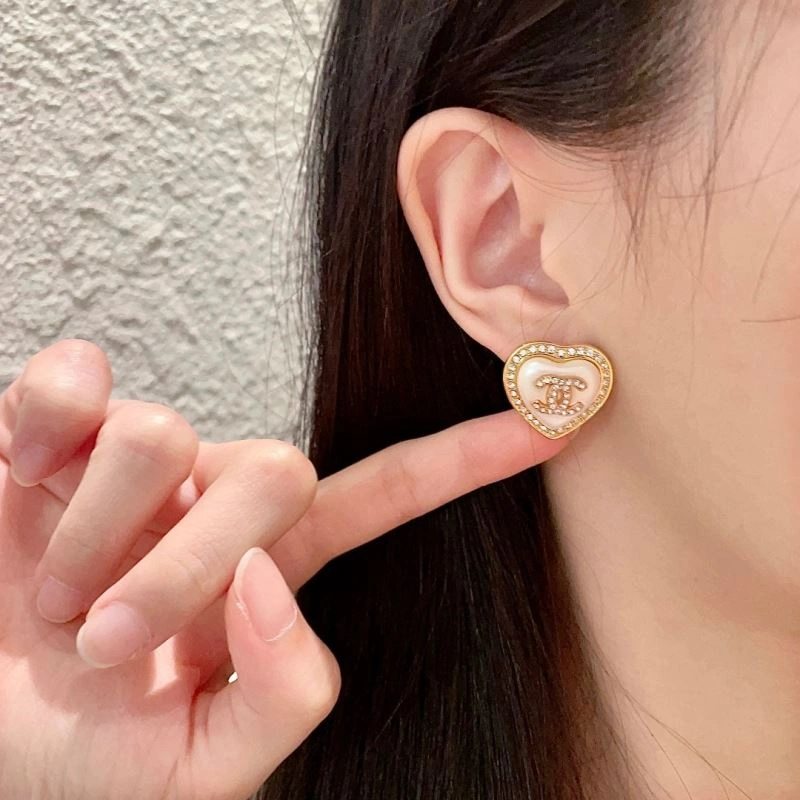 Refined Chanel Earrings 230076