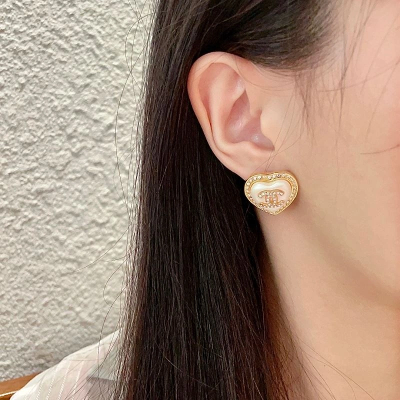 Refined Chanel Earrings 230076