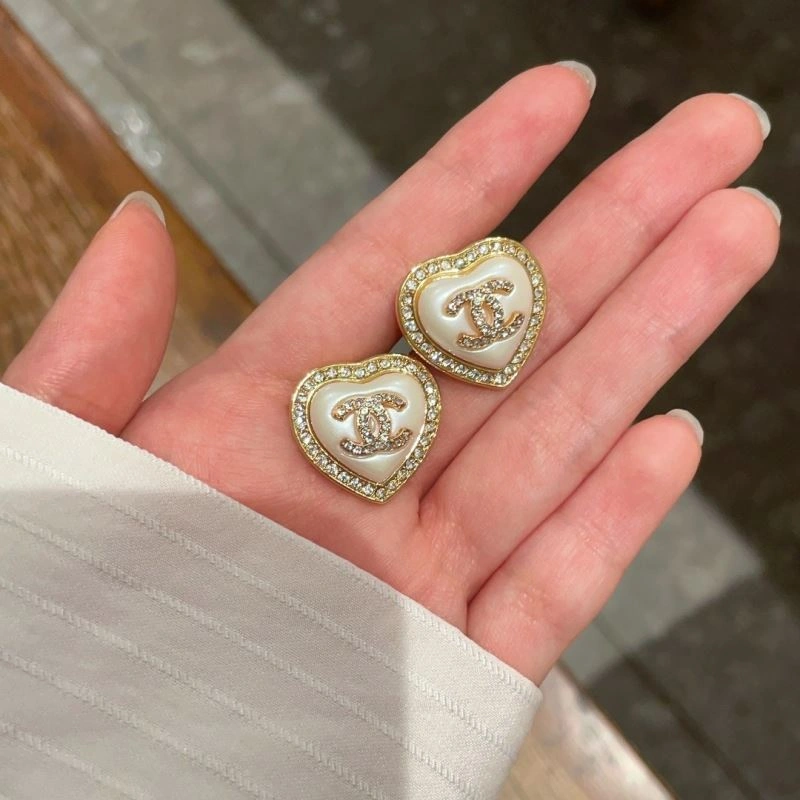 Refined Chanel Earrings 230076