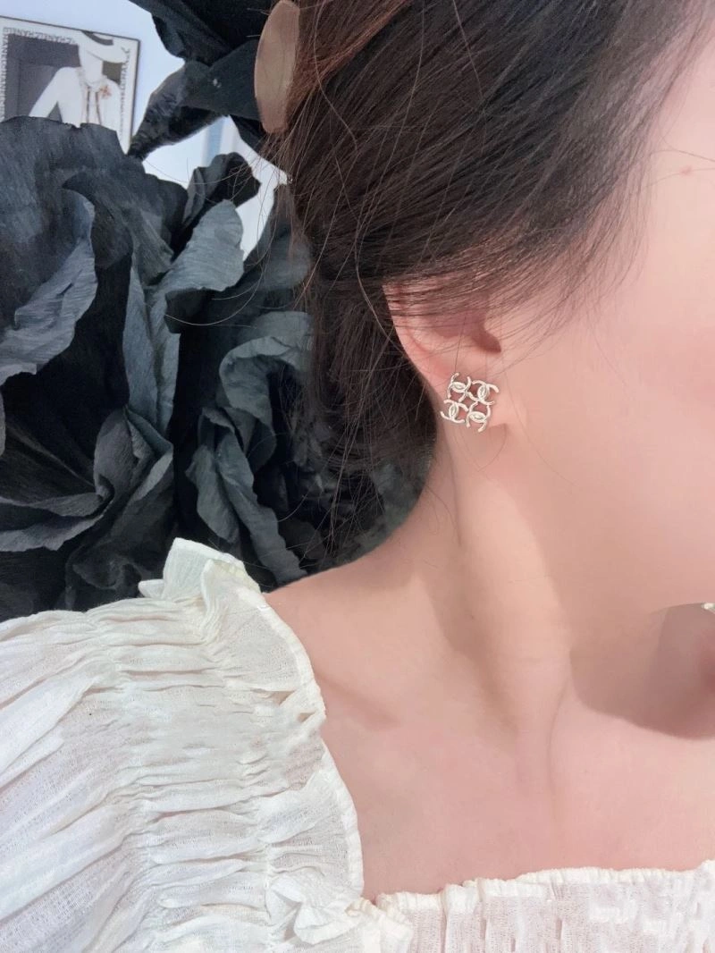 Popular Chanel Earrings 230055