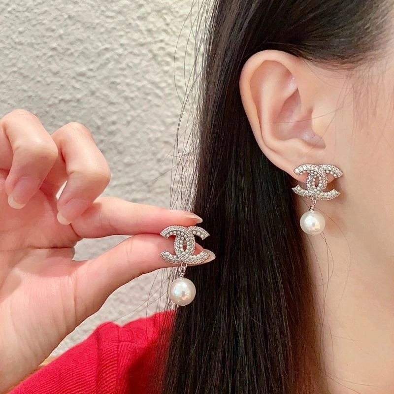 Sustainable Chanel Earrings 230004