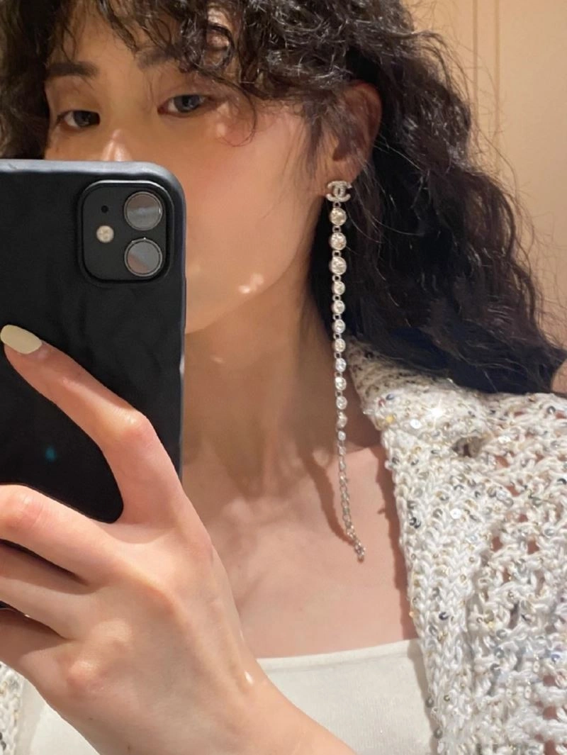 Snug Chanel Earrings 229934