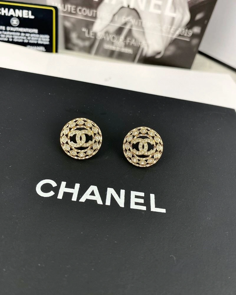 Trendsetting Chanel Earrings 229957