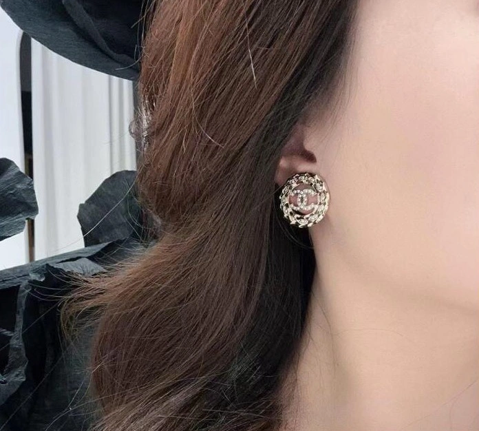 Trendsetting Chanel Earrings 229957