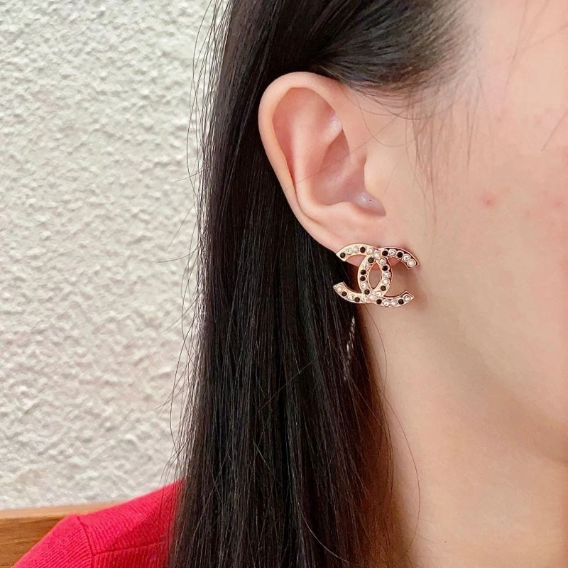 Lightweight Chanel Earrings 229961