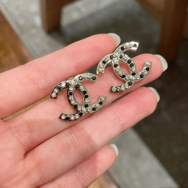 Lightweight Chanel Earrings 229961