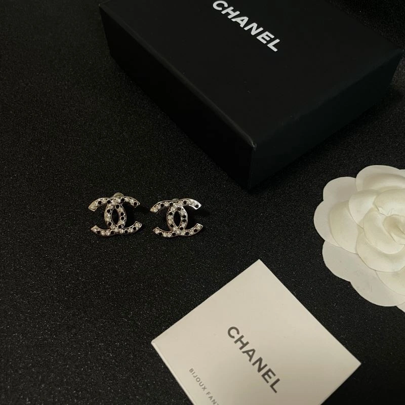 Lightweight Chanel Earrings 229961