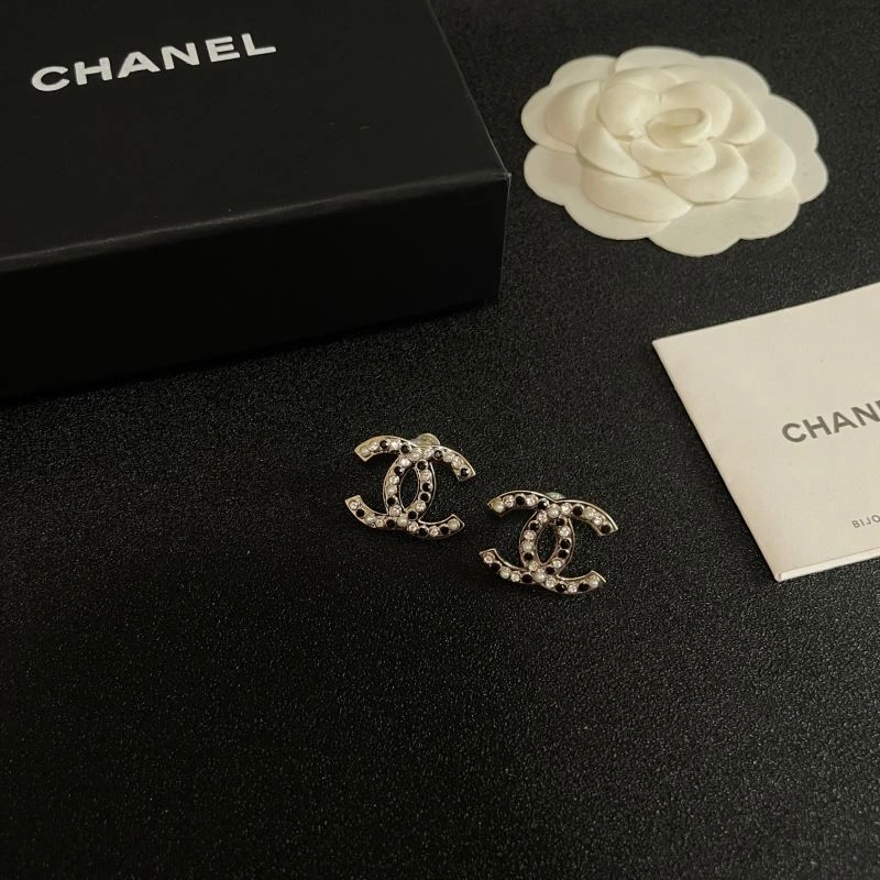 Lightweight Chanel Earrings 229961