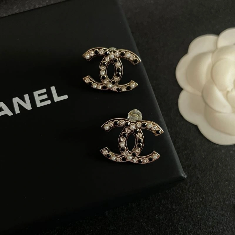 Lightweight Chanel Earrings 229961