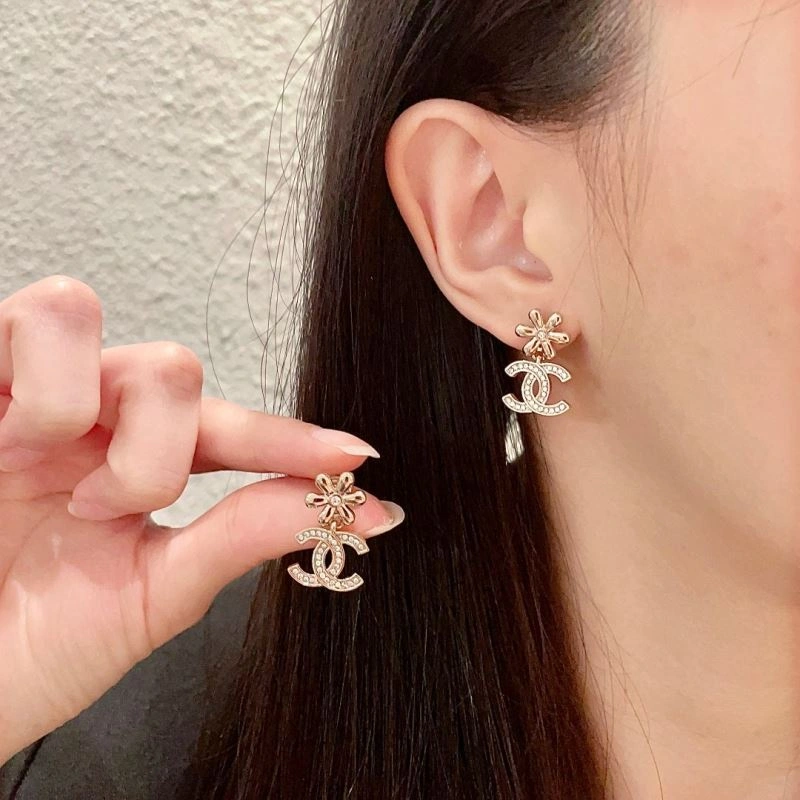 Lightweight Chanel Earrings 229799