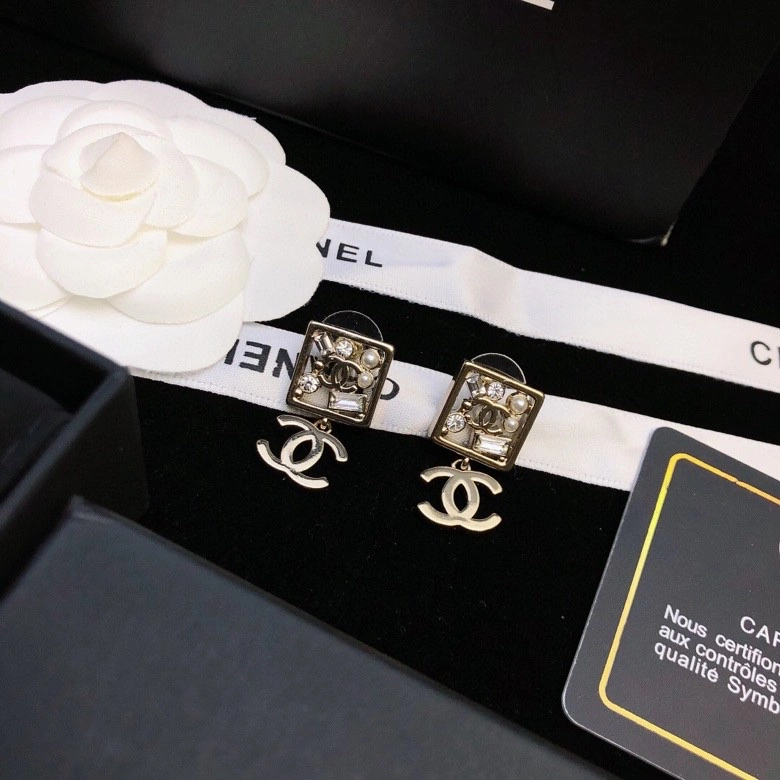 Unique Chanel Earrings 229764
