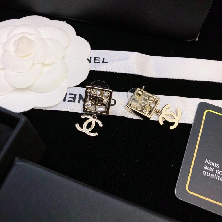 Unique Chanel Earrings 229764