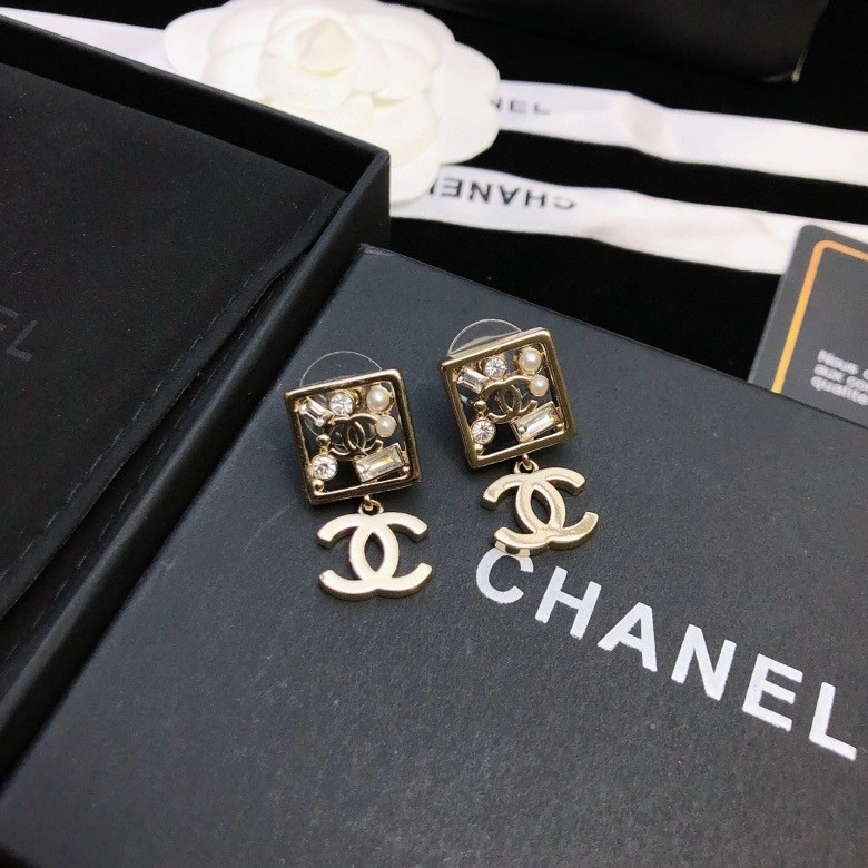 Unique Chanel Earrings 229764