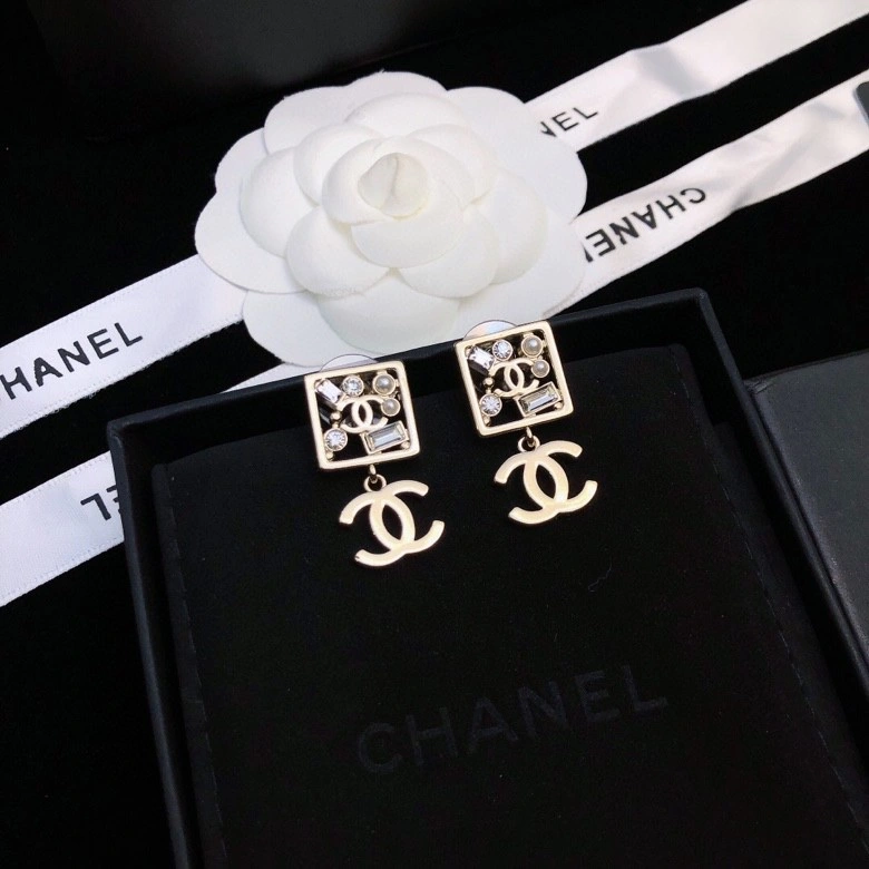 Unique Chanel Earrings 229764