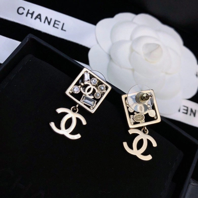 Unique Chanel Earrings 229764