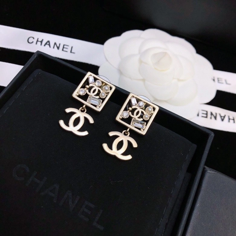 Unique Chanel Earrings 229764