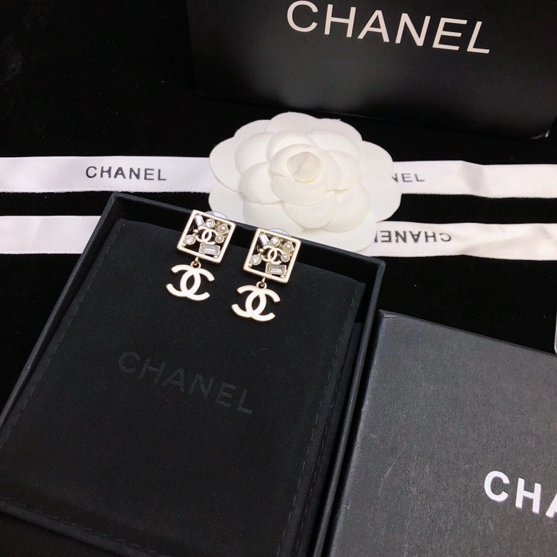 Unique Chanel Earrings 229764