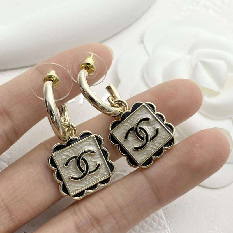 Unisex Chanel Earrings 229730