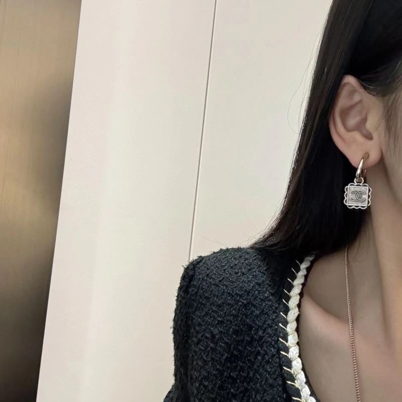 Unisex Chanel Earrings 229730