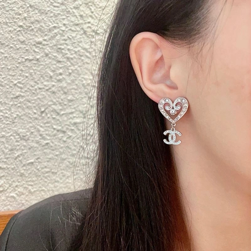 Compact Chanel Earrings 229685