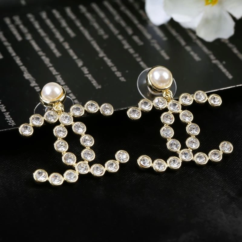 Lightweight Chanel Earrings 229111