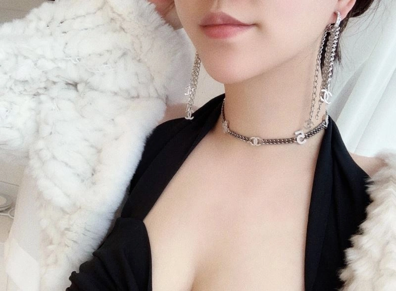 Effortless Chanel Earrings 229097