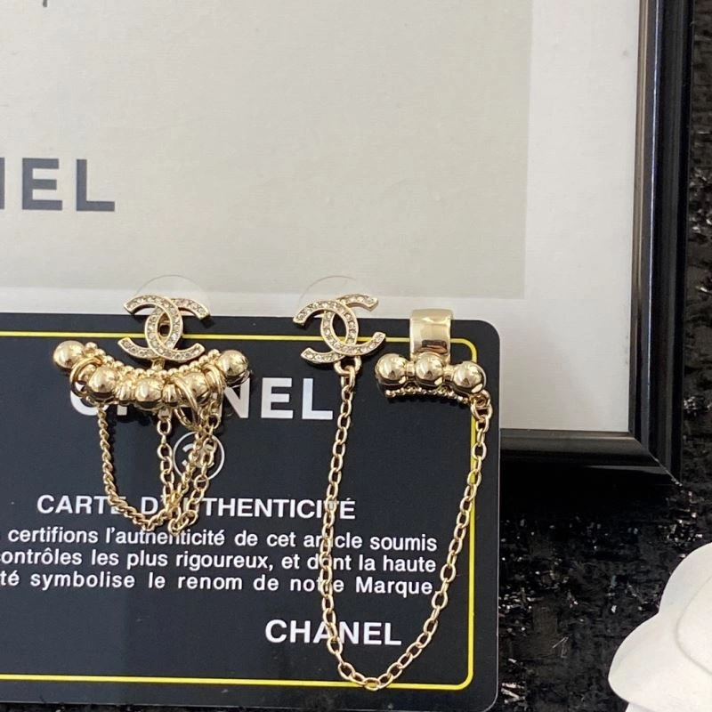 Chanel Earrings Compact 229085