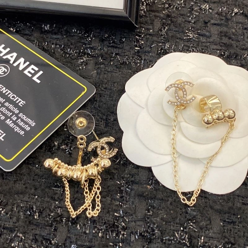 Chanel Earrings Compact 229085