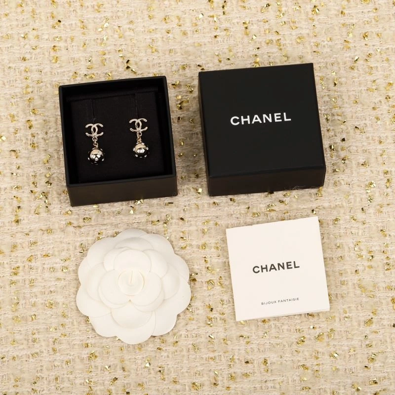 Sleek Chanel Earrings 229076