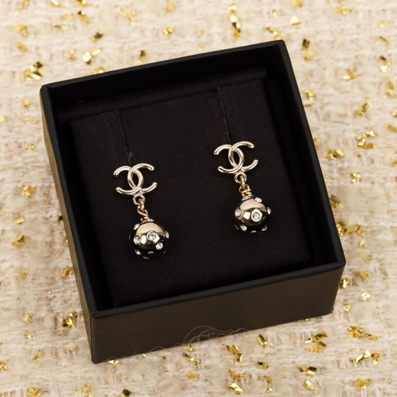 Sleek Chanel Earrings 229076