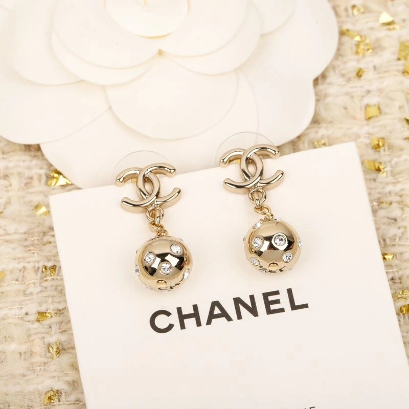 Sleek Chanel Earrings 229076